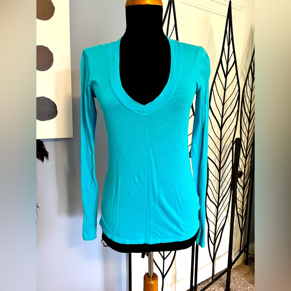 ~James Perse Turquoise Hawaii V-Neck T-shirt Sz. 1 (small) MSRP: $120+tax